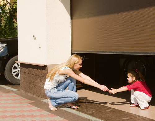 Секционные гаражные ворота AluTech